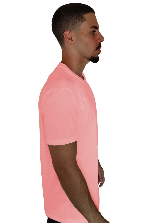 camiseta rosa claro